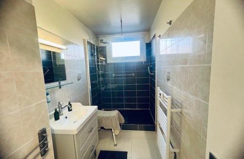 Amelie-les-Bains-Palalda Apartment | Confortable F3 à Amélie-les-Bains avec Parking Facile et WIFI, proche du Centre et des Cures - FR-1-703-187