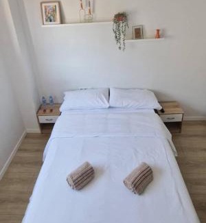 Sant Adria de Besos House | Confortable habitación doble - 1