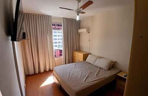 Gonzaga Apartment | Conforto familiar – Wi-Fi veloz e 1 min da praia