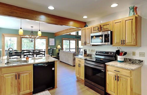 North Glade Hills House | Constantly Cozy | Lakefront + Community Amenities