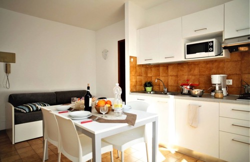 Lignano Sabbiadoro Apartment | Contemporary apartment by the lagoon
