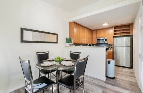 Spring Valley Condo | Contemporary 1 bed/bath luxury apt near the strip
