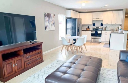 Dade City Condo | Contemporary 3 Bedroom Home in Dade City