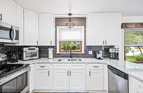 Cary House | Contemporary 3-bedroom house in peaceful Cary with Fenced-In Backyard