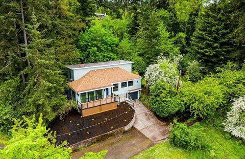South Hills House | Contemporary 3bedroom/2 bathroom house close to UO