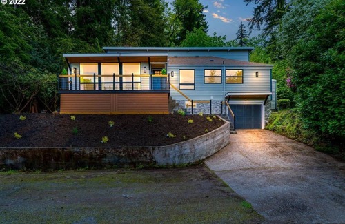 South Hills House | Contemporary 3bedroom/2 bathroom house close to UO