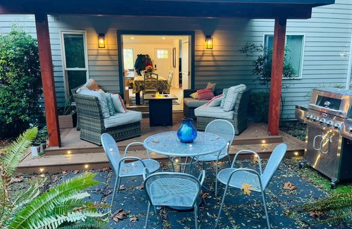 South Hills House | Contemporary 3bedroom/2 bathroom house close to UO