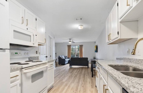 Griffin Heights House | Contemporary and Lux Townhome - 5 mins to FSU