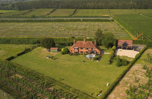 Selling Apartment | Contemporary apartment bordering orchards and vineyards in the Garden of England