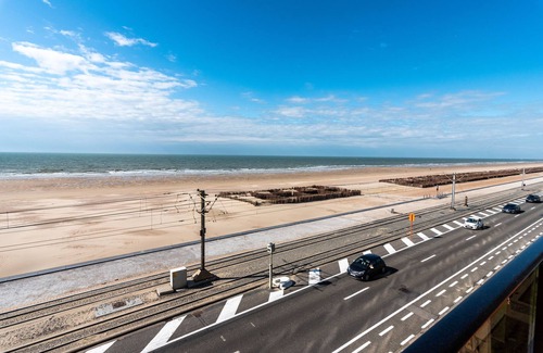 Raversijde Apartment | Contemporary apartment in Oostende with balcony