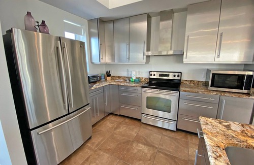 Pensacola Beach House | Contemporary Beach House Pet friendly, Veterans 10% . Nov. & Dec. available