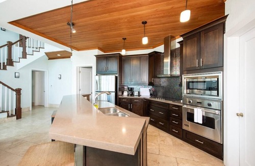 Governor's Harbour Villa | Contemporary Beach Villa In Boutique Club