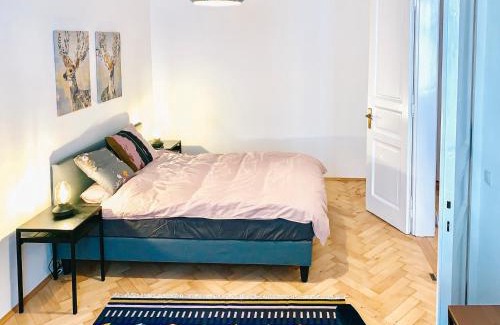 Gries Apartment | Contemporary City Apartment - by Nahuen Suites
