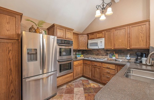 Barker House | Contemporary Comfort with Quick WiFi and a Gorgeous Backyard