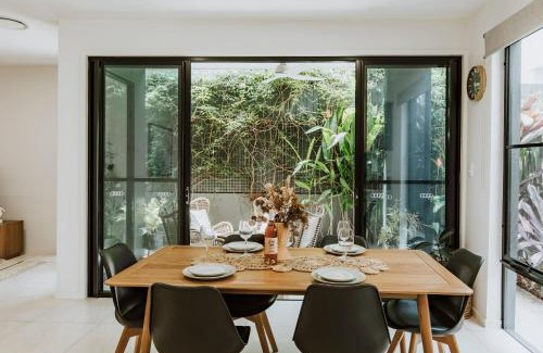 Coolum Beach House | Contemporary Coolum Beach Abode