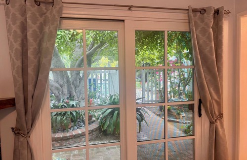Sherman Oaks Cottage | Contemporary Cottage - An LA Oasis with Private Heated Pool and Patio