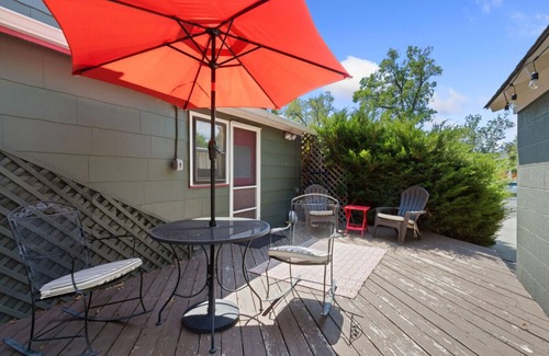 Old Town Apartment | Contemporary Craftsman Steps to Old Town