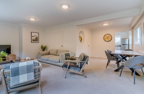 Dunedin House | Contemporary Duplex in Roslyn
