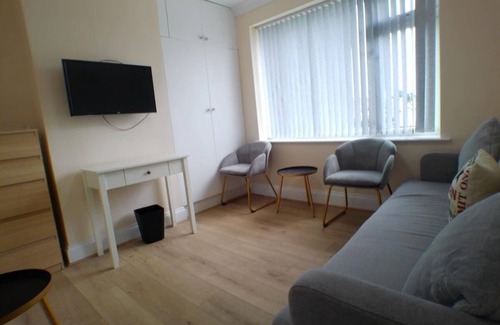 Little Hay Apartment | Contemporary expansive apartment upper