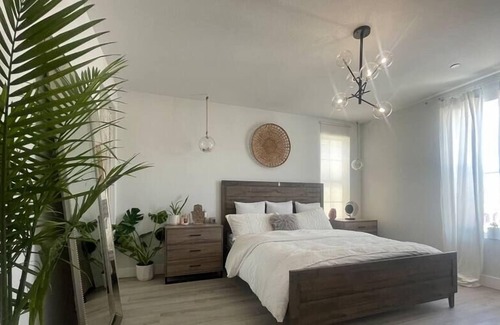 West Sacramento House | Contemporary Haven Retreat