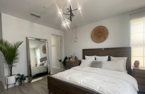 West Sacramento House | Contemporary Haven Retreat