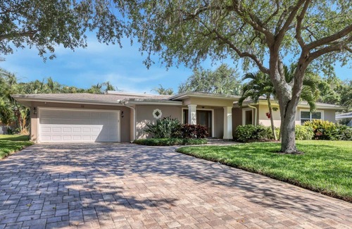 Harbor Bluffs House | Contemporary Home in Belleair Bluffs, in Upscale Neighborhood