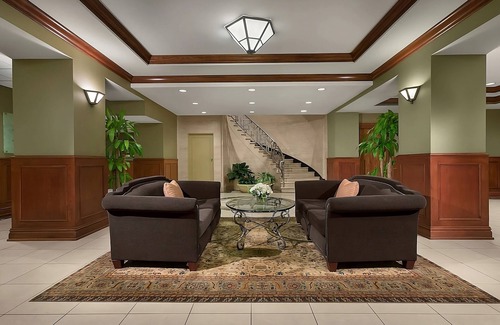 Central West End Hotel | Contemporary Hotel in Central West End district! 3 Spacious Spaces Parking, Pool