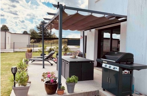 Guenin House | Contemporary house 35 minutes from beaches
