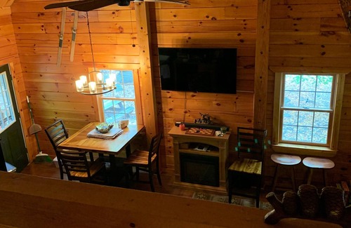Wallenpaupauk Lake Estates Cabin | Contemporary Log Cabin : 2 Blocks from Lake Wallenpaupack, Located in WLE