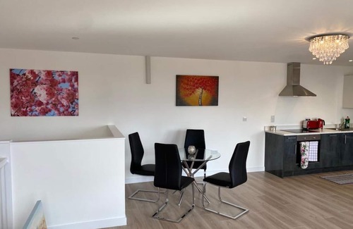 Peterborough Apartment | Contemporary Penthouse with Two City view Terraces & free onsite gates Parking
