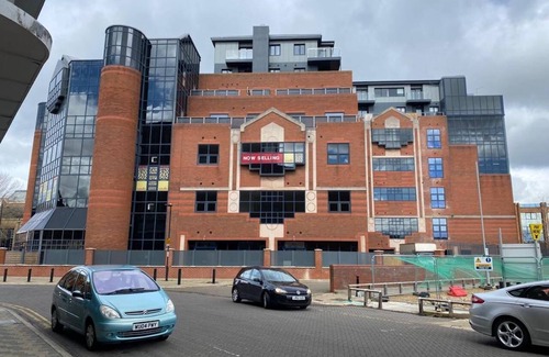 Peterborough Apartment | Contemporary Penthouse with Two City view Terraces & free onsite gates Parking