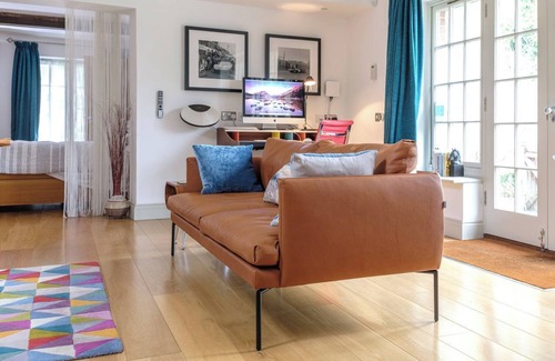 Pagham Apartment | Contemporary & sleek self-catering space, with secure off-street parking.