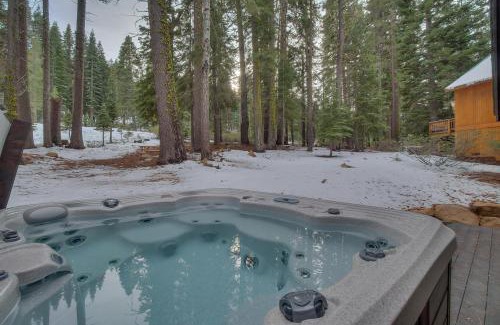 Truckee House | Contemporary Tahoe Donner 3BR Hot Tub- Pet Friendly- Amenity Access