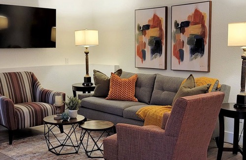 Sudden Valley House | Contemporary Two Bedroom Suite. Walk to Lake Beaches & Trails! Mountain Biking!
