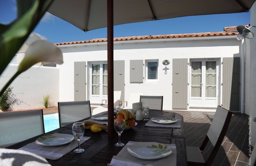 La Flotte House | CONTEMPORARY VILLA WITH INDIVIDUAL HEATED POOL, WIFI