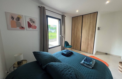 Sauzet Villa | Contemporary villa with garden, swimming pool, air conditioning.