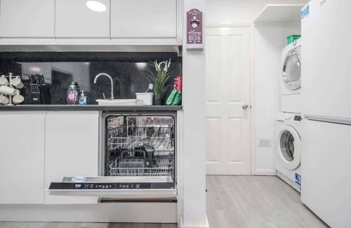 Luton House | Contractor Friendly | Long Stays | WiFi & Parking