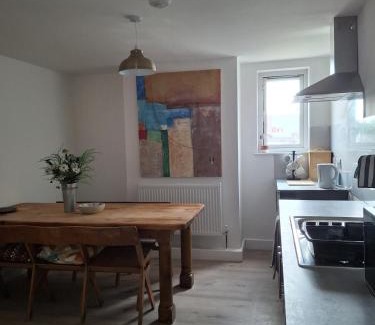 Fenny Stratford House | Contractors, event visitors, & tourists Bletchley