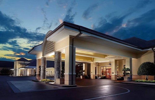 Stone Mountain Hotel | Convenience & Comfort! Minutes to Dinosaur Explore! FREE Parking, Pets Allowed!