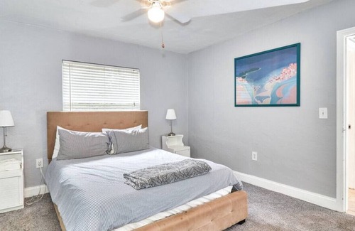Riverside Heights House | Convenient 3br w/ kitchen Game Room, Fenced Yard!