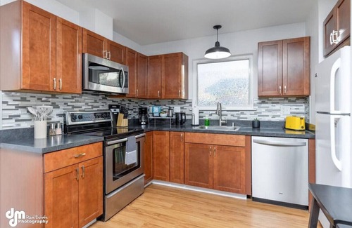 South Addition Apartment | Convenient Anchorage Loft near Downtown, Restaurants, Airport, and Trails