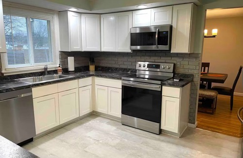 Rochester House | Convenient Cozy Casa
