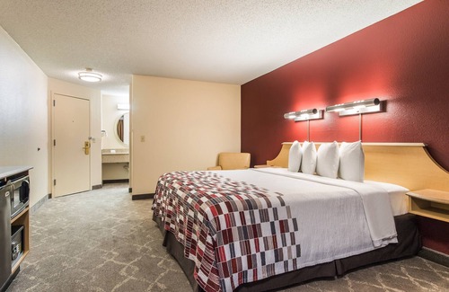 SeaTac Hotel | Convenient Seattle Airport Accommodation! Relaxing Stay | Free Airport Shuttle