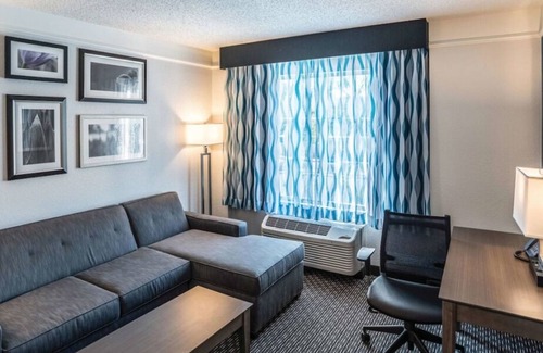 Ahwatukee Foothills House | Convenient Stay in Arizona! 2 Comfortable Units, Free Breakfast, Onsite Pool