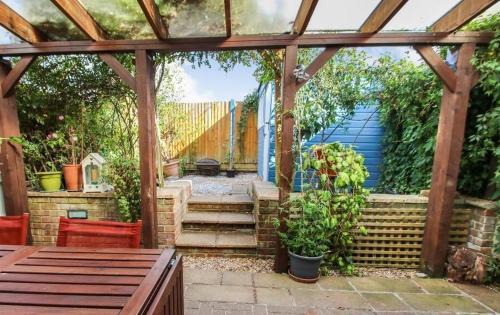 Melksham House | Conveniently located double rooms
