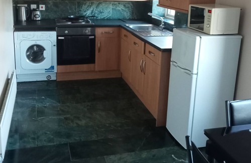 Bradford Apartment | Conveniently located 2-Bedroom Appartment - Great value for money