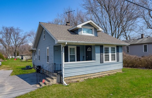 Gary House | Conveniently Located Hidden Gem in Griffith/Gary Renovated 3 bed 1 bath Sleeps 8