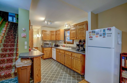 Spring Harbor House | Conveniently Located just off University Avenue on Madison's West Side