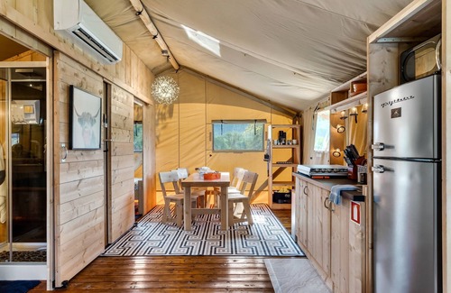 Wears Valley RV Rental | Conveniently near GSMNP|Heat|AC|WiFi located next to restaurant & shops