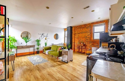 Weinland Park Apartment | Convention - King Bed - Free Parking - Short North
